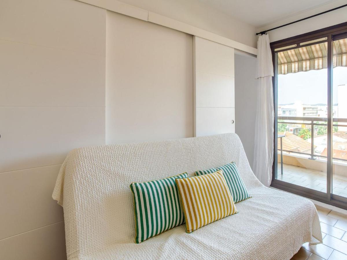 Apartment Saint James-13 By Interhome لو لا فاندو المظهر الخارجي الصورة