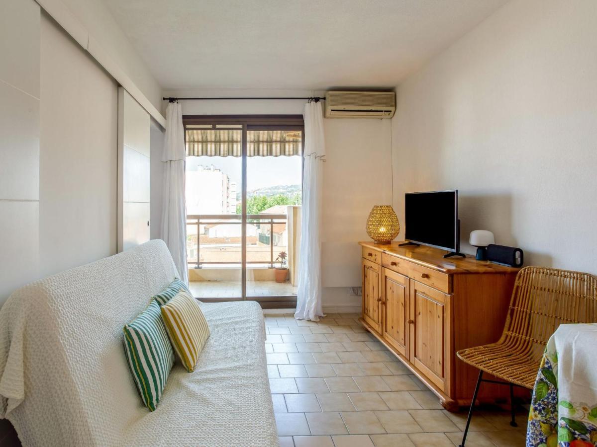 Apartment Saint James-13 By Interhome لو لا فاندو المظهر الخارجي الصورة